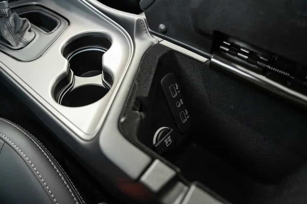 Dodge Challenger 5,7 HEMI V8 Widebody Leder Top 05/2024-photo-35
