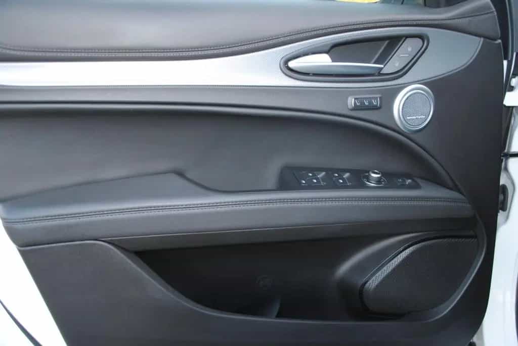 Alfa Romeo Stelvio Veloce Q4 elektr. AHK, Premium-Paket 05/2023-photo-15