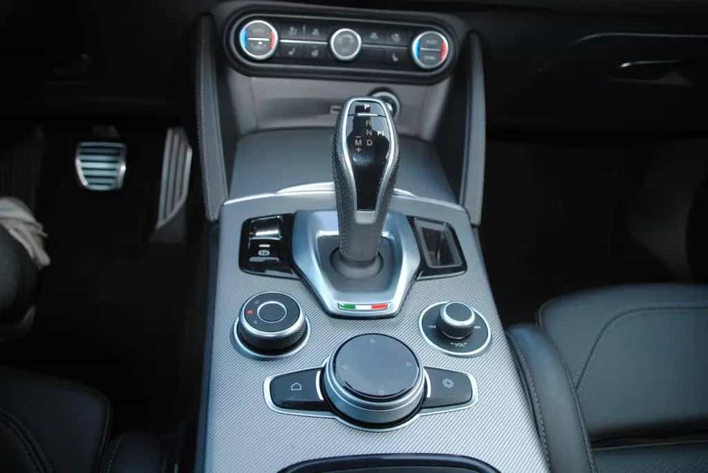 Alfa Romeo Stelvio Veloce Q4 elektr. AHK, Premium-Paket 05/2023-photo-18