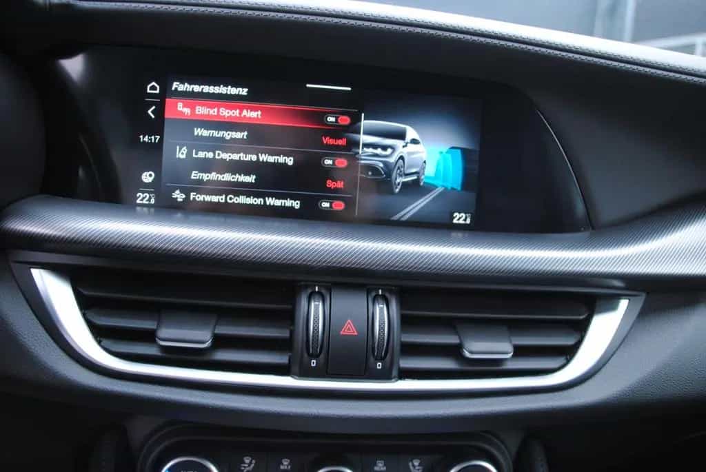 Alfa Romeo Stelvio Veloce Q4 elektr. AHK, Premium-Paket 05/2023-photo-21