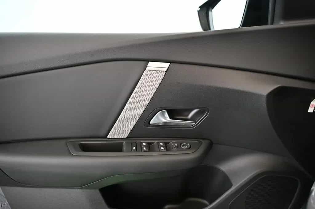 Citroën C4 1.2 PT 130 PLUS LED/NAVI/SHZ/KAELTE-PAKET/18 06/2024-photo-28