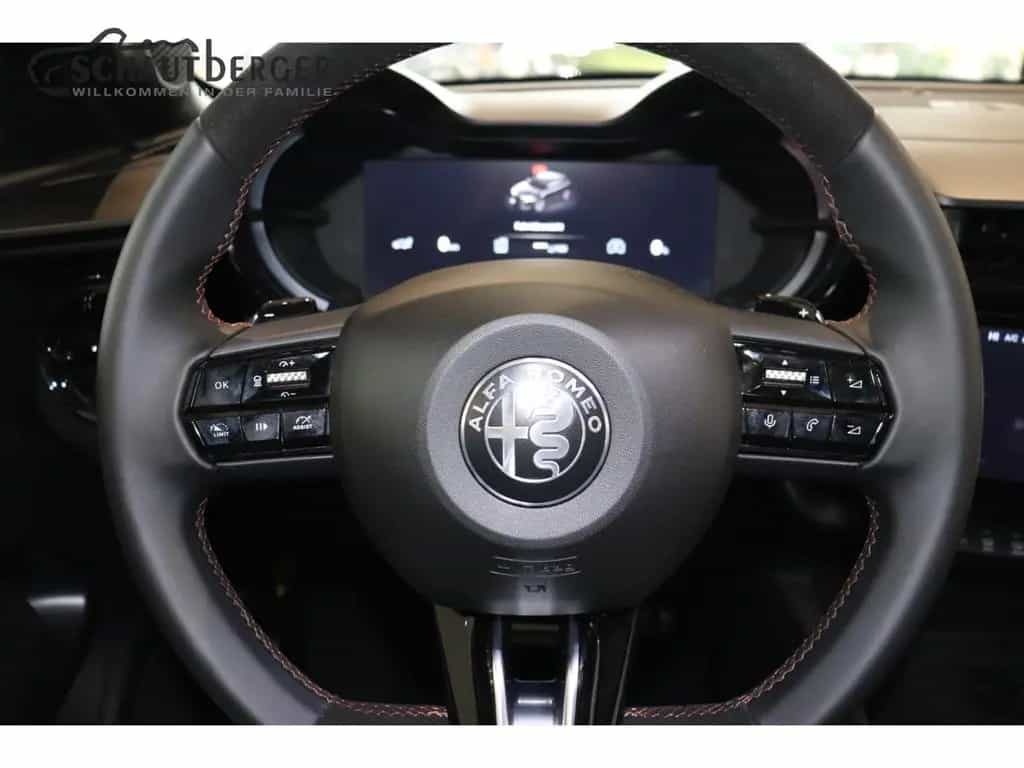 Alfa Romeo Junior Ibrida 1.2 VGT 48V-Hybrid Intensa El. Pan 02/2026-photo-18