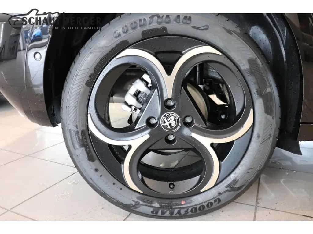 Alfa Romeo Junior Ibrida 1.2 VGT 48V-Hybrid Intensa El. Pan 02/2026-photo-6