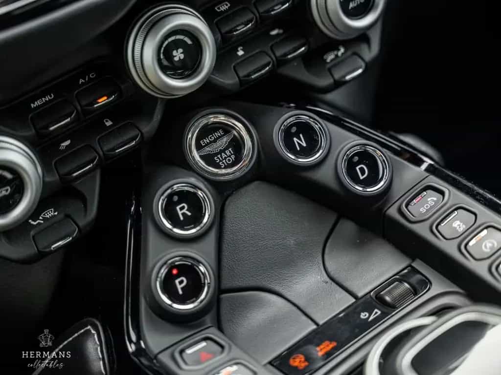 Aston Martin V8 Vantage 4.0 / Memory / kamera / Dealer / Cool 05/2021-photo-25