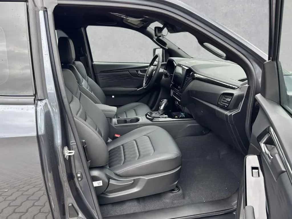 Isuzu D-Max Space Cab 4WD Autm. V-Cross am Lager 03/2026-photo-2