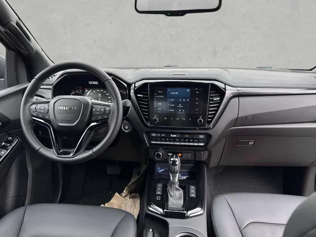 Isuzu D-Max Space Cab 4WD Autm. V-Cross am Lager 03/2026-photo-3