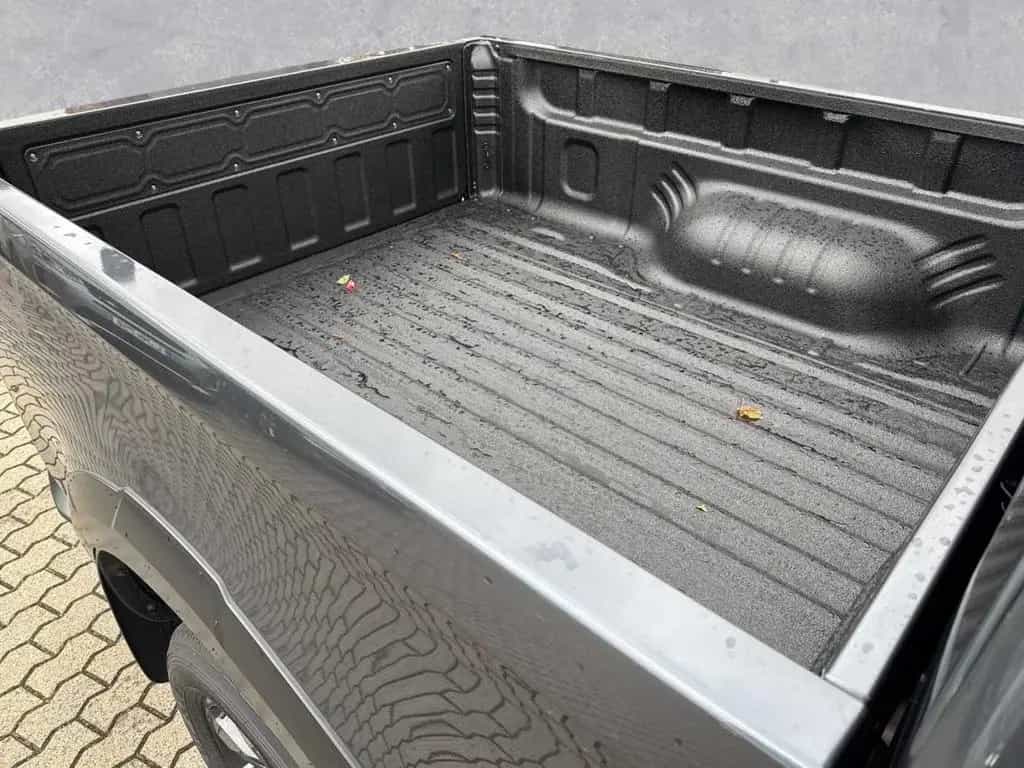 Isuzu D-Max Space Cab 4WD Autm. V-Cross am Lager 03/2026-photo-9
