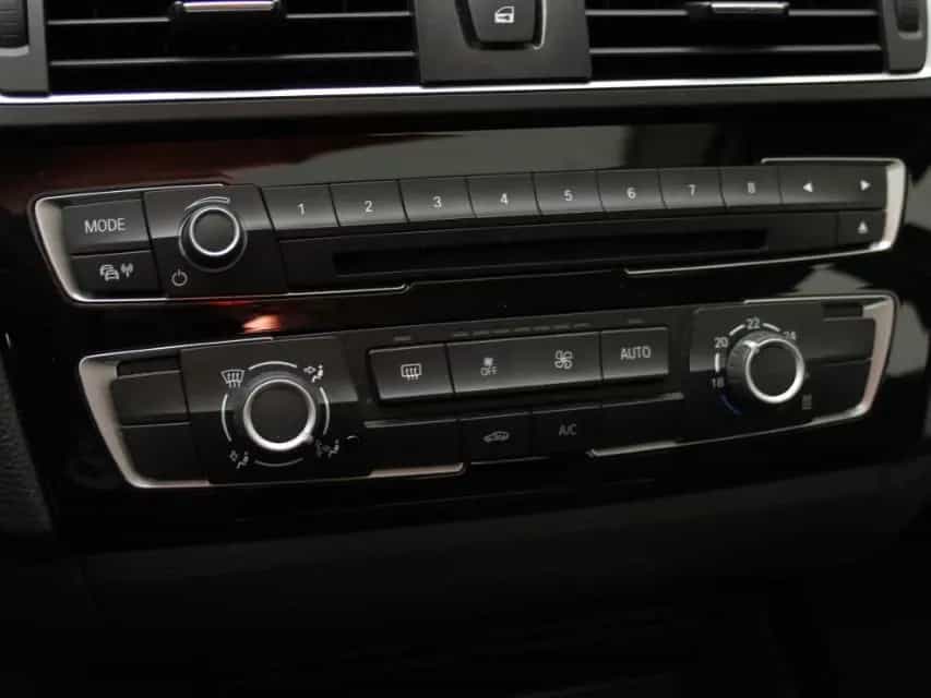 BMW 1 Series 120i 1.6 Sport-Line Autom. Schiebedach LED Navi 01/2016-photo-11