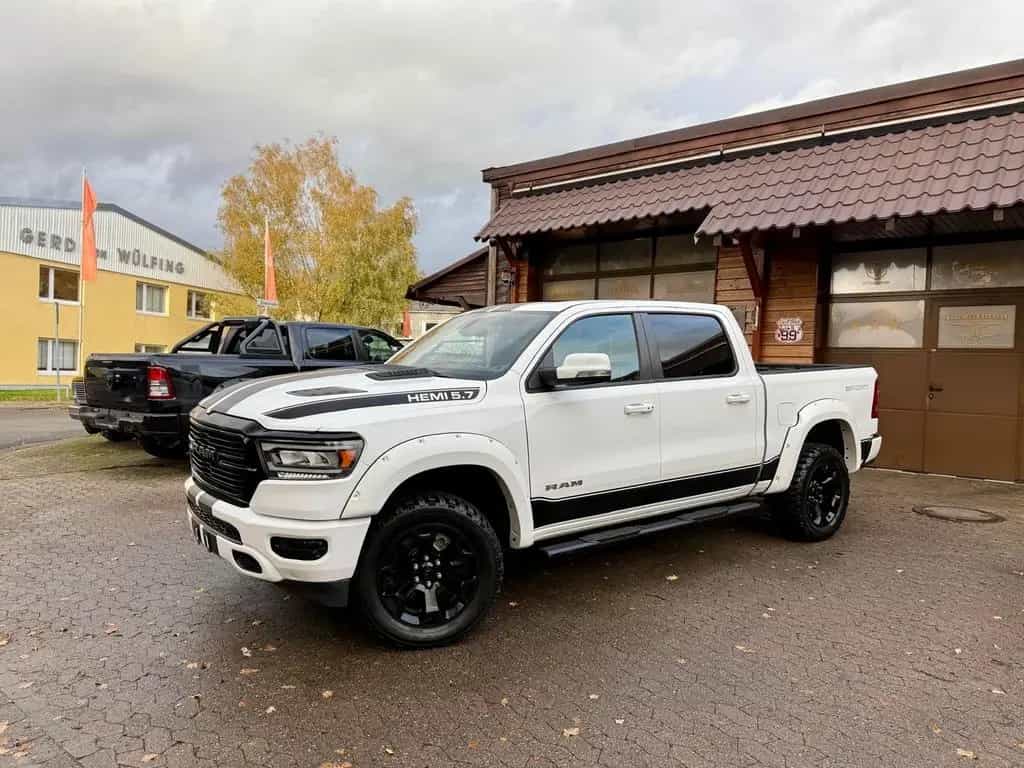 Dodge RAM LARAMI*SPORT*12"RADIO*PANO*OFFROAD*BÜGEL*GARANTI 12/2020-photo-1