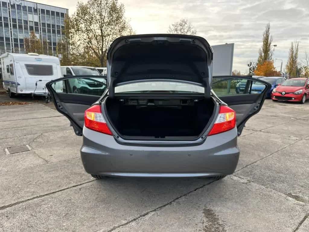 Honda Civic Comfort  1,8 Ltr.-104 kW i-VTEC KAT Limo 04/2013-photo-19