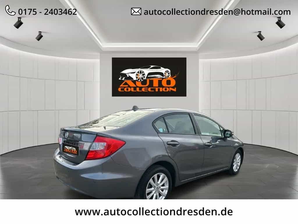 Honda Civic Comfort  1,8 Ltr.-104 kW i-VTEC KAT Limo 04/2013-photo-2