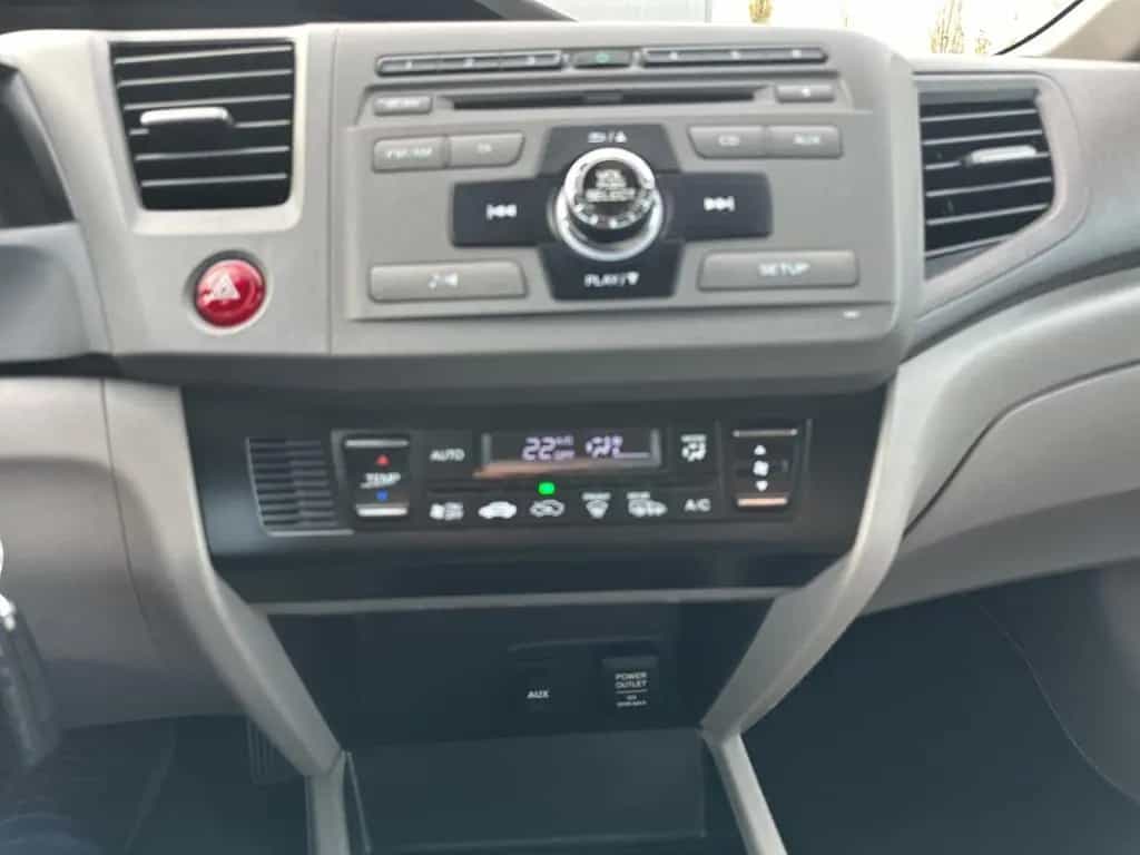Honda Civic Comfort  1,8 Ltr.-104 kW i-VTEC KAT Limo 04/2013-photo-30
