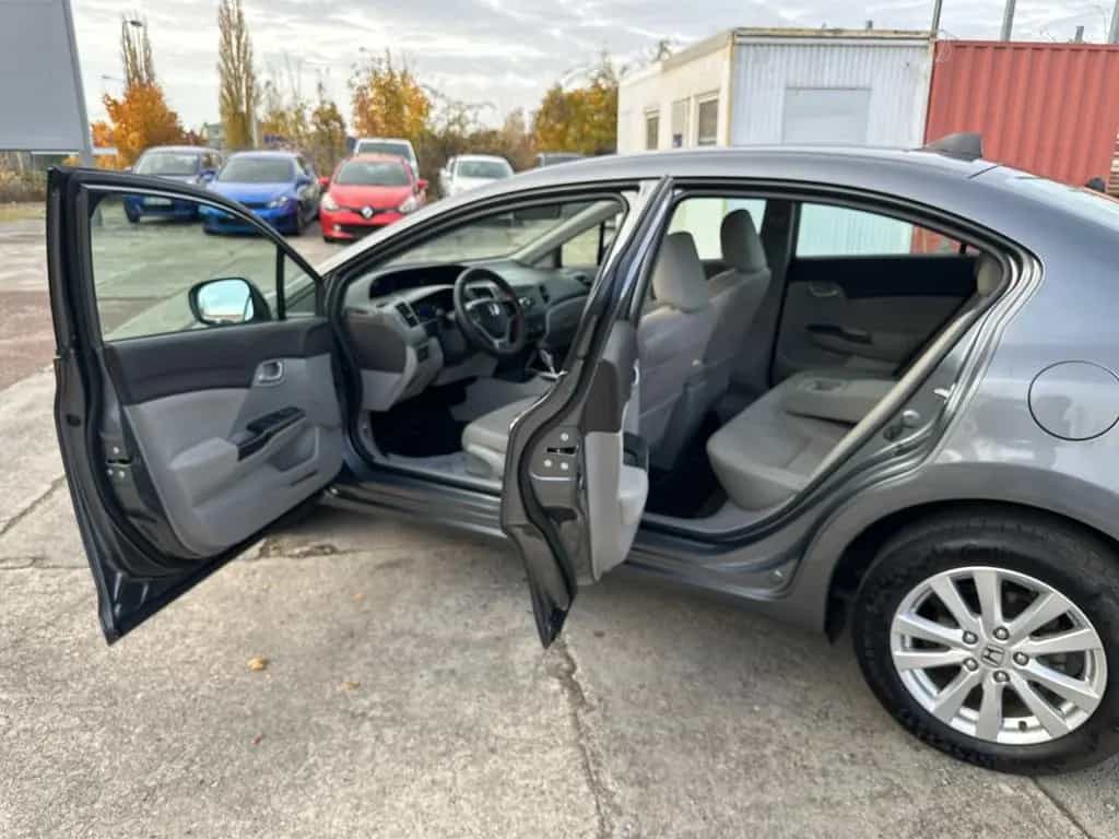 Honda Civic Comfort  1,8 Ltr.-104 kW i-VTEC KAT Limo 04/2013-photo-32