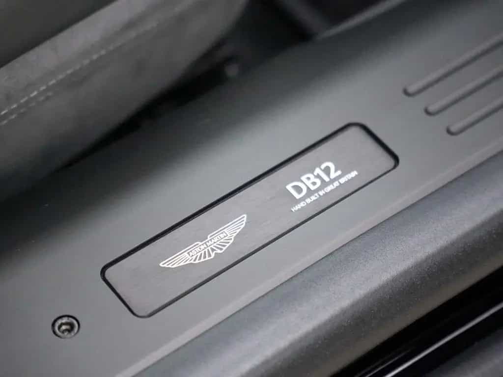 Aston Martin DB12 Onyx Black Phantom Grey null-photo-25