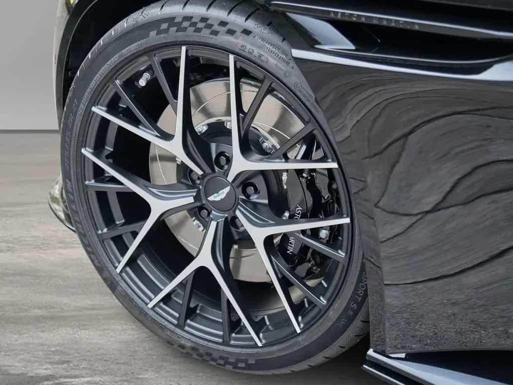 Aston Martin DB12 Onyx Black Phantom Grey null-photo-8