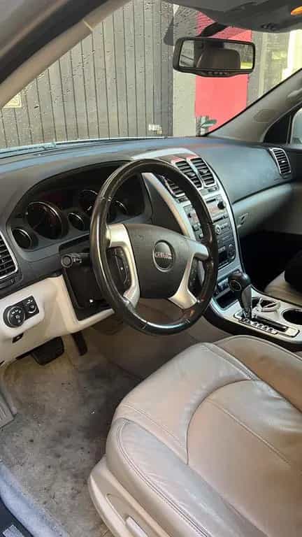 GMC Acadia 04/2012-photo-12