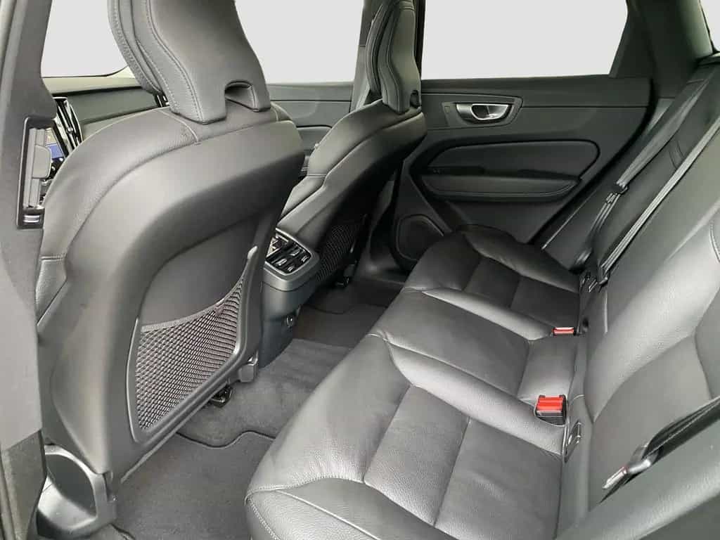 Volvo XC60 Ultimate Dark AWD*AHK*LED*Navi*MMY* 10/2023-photo-11