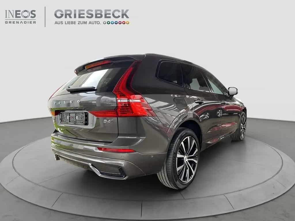 Volvo XC60 Ultimate Dark AWD*AHK*LED*Navi*MMY* 10/2023-photo-4