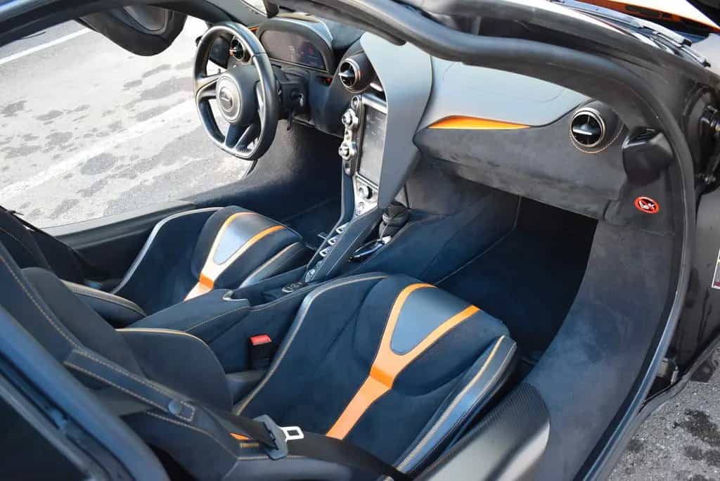 McLaren 720S 10/2017-photo-24