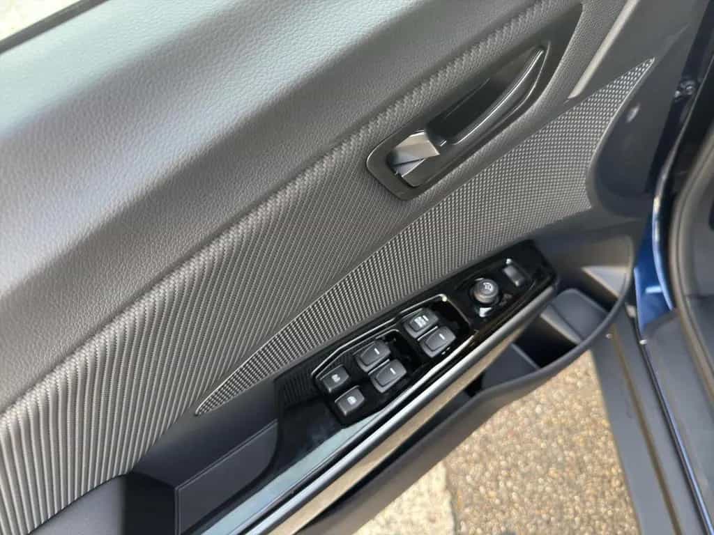 KGM Tivoli Essential 1.5 2WD *SHZ/RFK/APP/PDC* null-photo-12