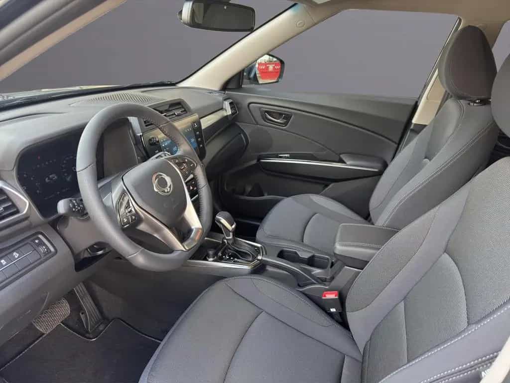 KGM Tivoli Essential 1.5 2WD *SHZ/RFK/APP/PDC* null-photo-9