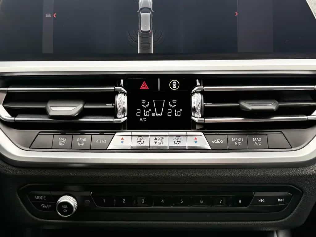 BMW 3 Series 330i Sportline/Vollleder/Navi/3-Zone-Automatik 11/2019-photo-21