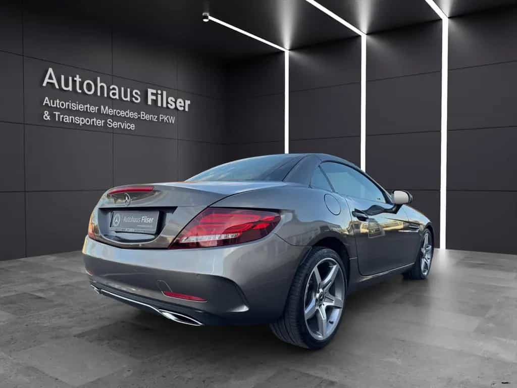 Mercedes-Benz SLC-Class 250 d*AMG*Pano-Dach* Airscarf*LED*H&K*TOTW.* 10/2017-photo-2