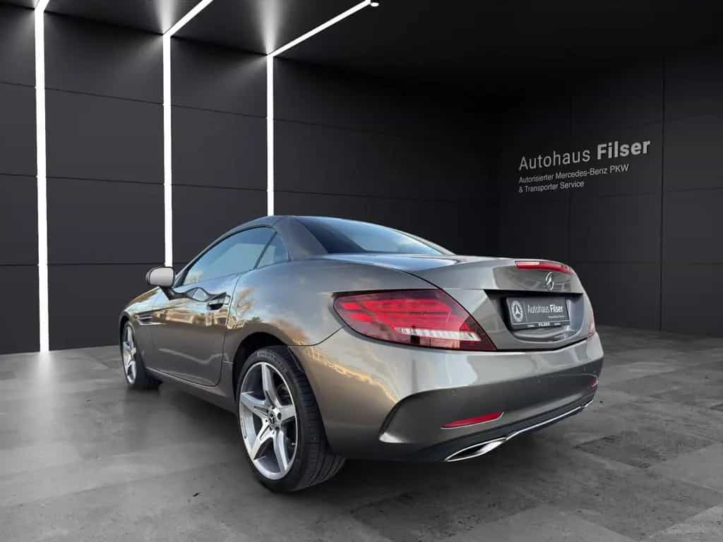 Mercedes-Benz SLC-Class 250 d*AMG*Pano-Dach* Airscarf*LED*H&K*TOTW.* 10/2017-photo-4
