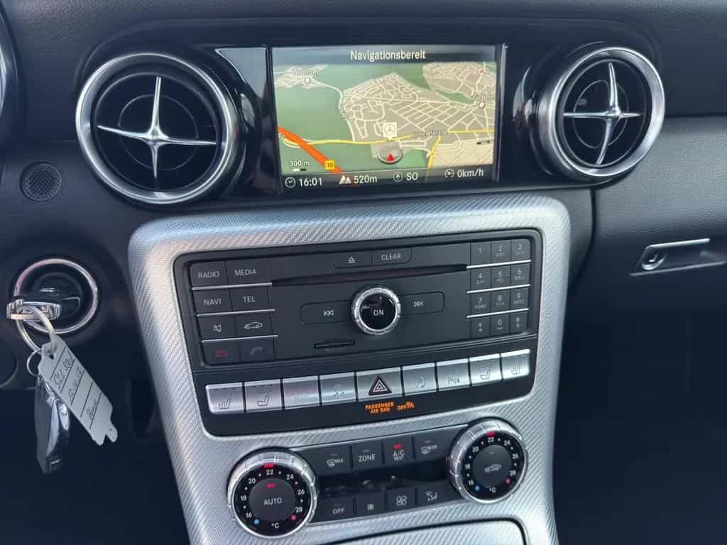 Mercedes-Benz SLC-Class 250 d*AMG*Pano-Dach* Airscarf*LED*H&K*TOTW.* 10/2017-photo-9