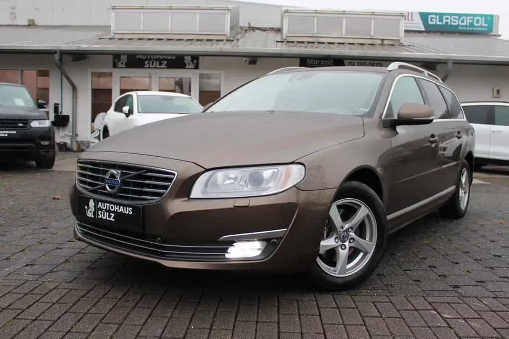Volvo V70 Kombi D4 Inscription/Auto./Leder/Navi/AHK 01/2016-photo-1