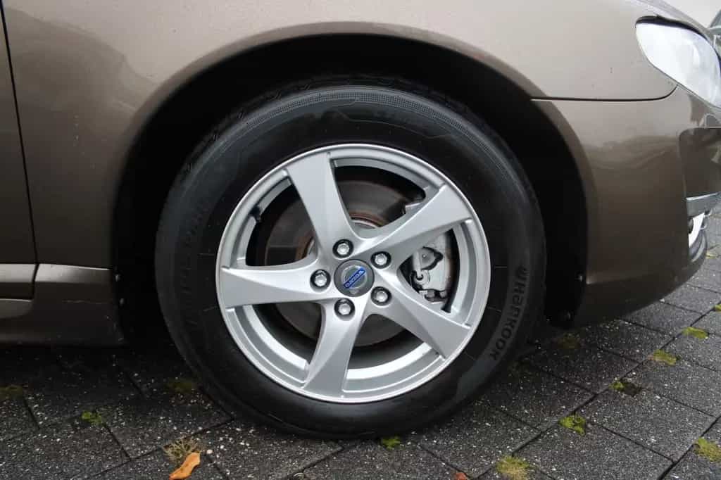 Volvo V70 Kombi D4 Inscription/Auto./Leder/Navi/AHK 01/2016-photo-11