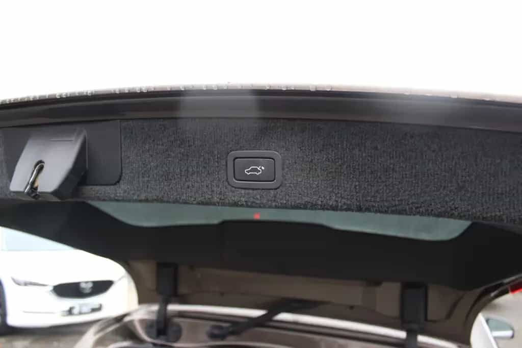 Volvo V70 Kombi D4 Inscription/Auto./Leder/Navi/AHK 01/2016-photo-16