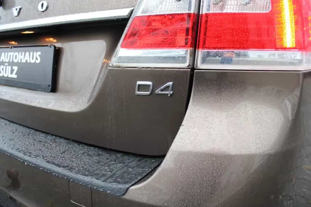 Volvo V70 Kombi D4 Inscription/Auto./Leder/Navi/AHK 01/2016-photo-18