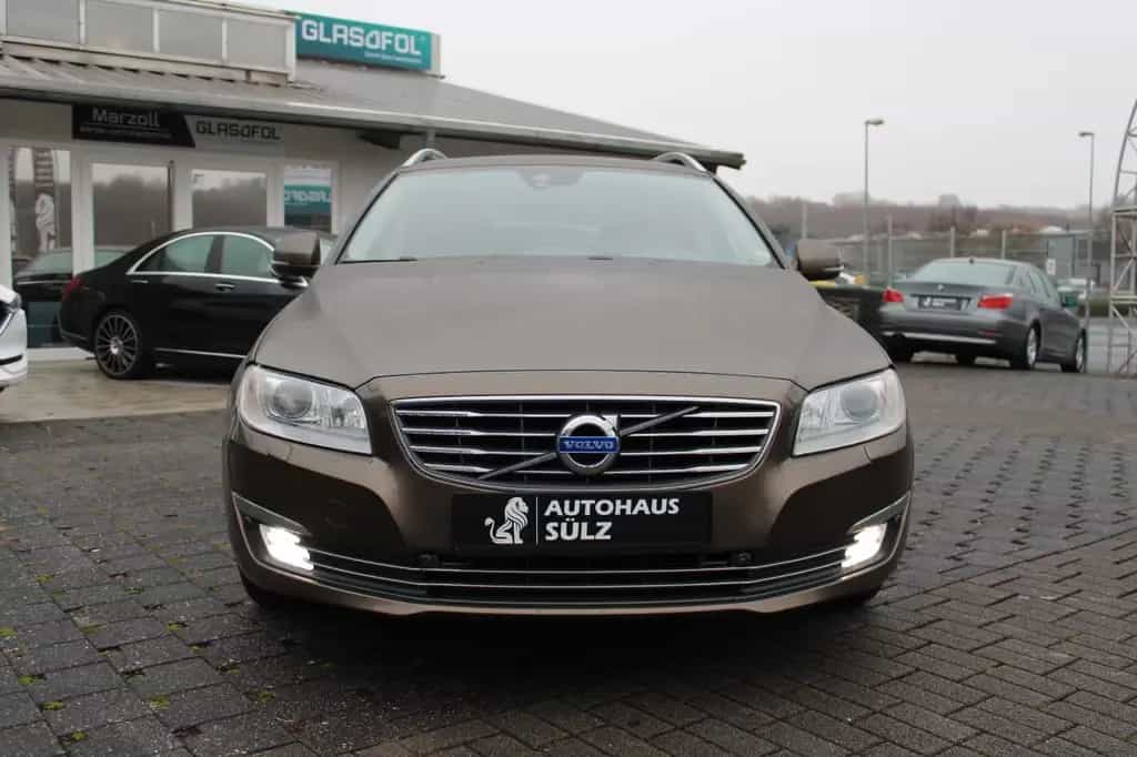 Volvo V70 Kombi D4 Inscription/Auto./Leder/Navi/AHK 01/2016-photo-2