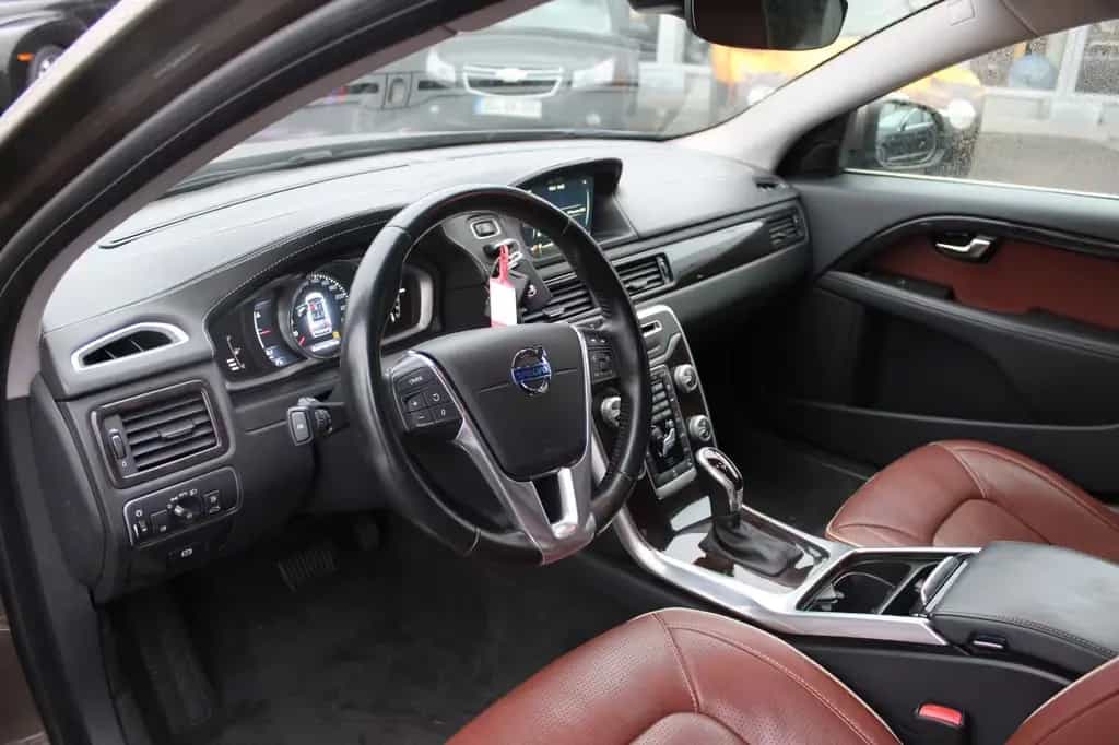 Volvo V70 Kombi D4 Inscription/Auto./Leder/Navi/AHK 01/2016-photo-22