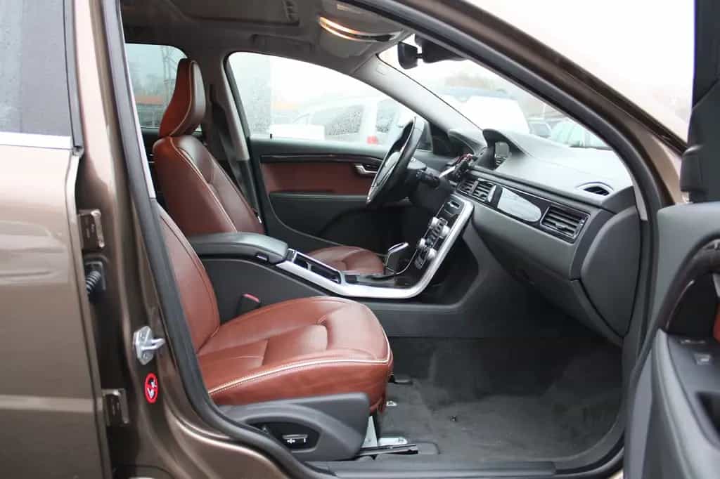Volvo V70 Kombi D4 Inscription/Auto./Leder/Navi/AHK 01/2016-photo-23