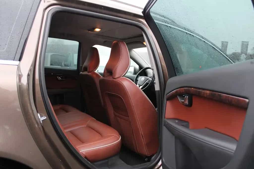 Volvo V70 Kombi D4 Inscription/Auto./Leder/Navi/AHK 01/2016-photo-28