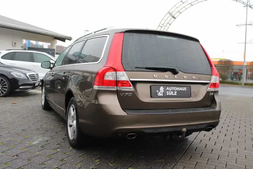 Volvo V70 Kombi D4 Inscription/Auto./Leder/Navi/AHK 01/2016-photo-3