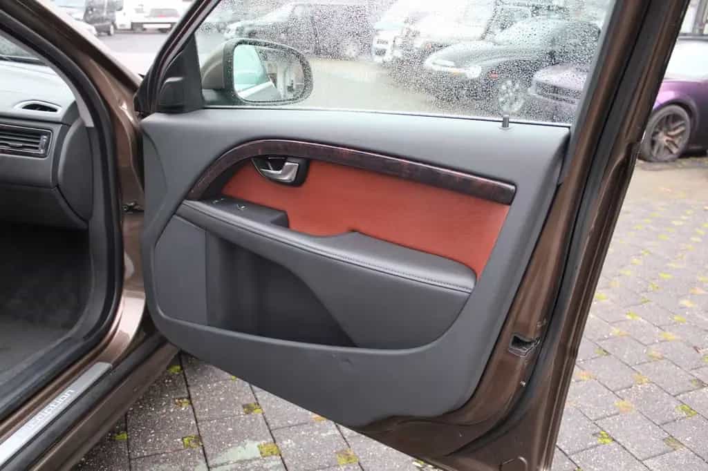 Volvo V70 Kombi D4 Inscription/Auto./Leder/Navi/AHK 01/2016-photo-30