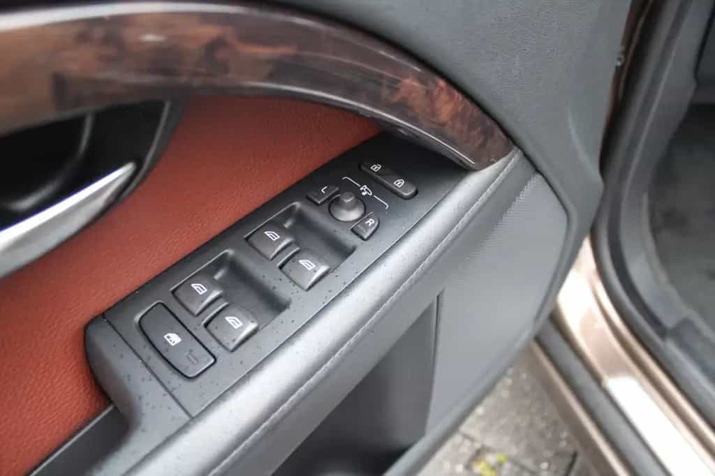 Volvo V70 Kombi D4 Inscription/Auto./Leder/Navi/AHK 01/2016-photo-31