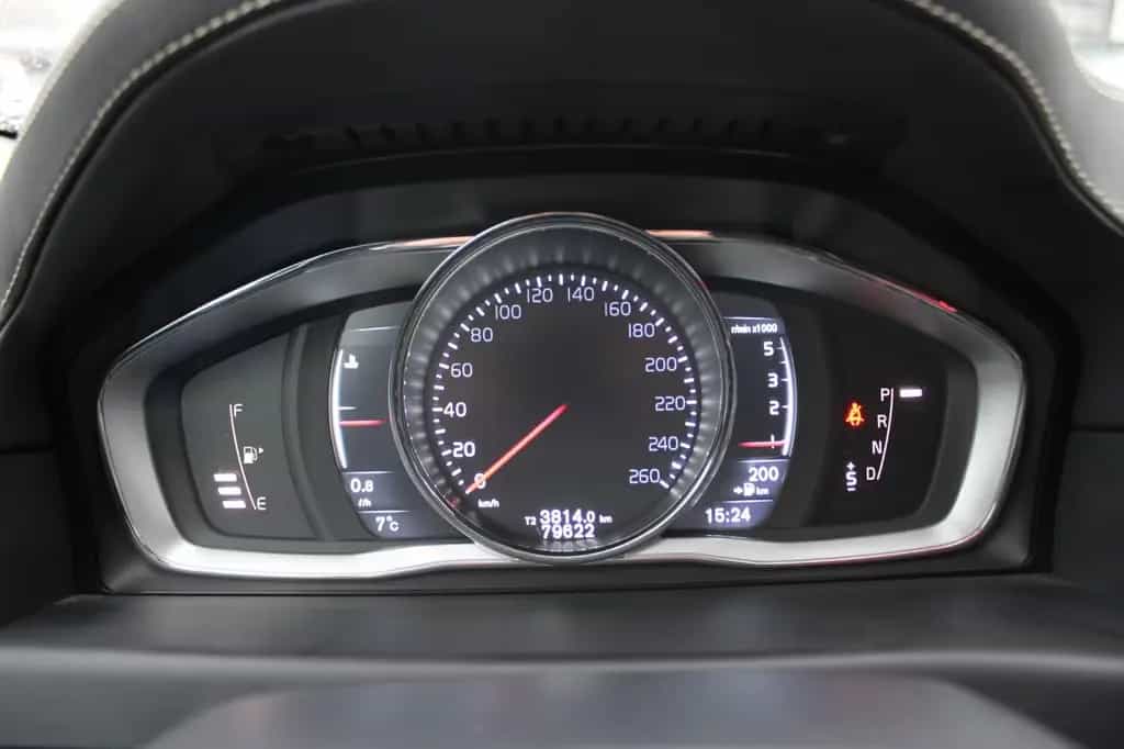 Volvo V70 Kombi D4 Inscription/Auto./Leder/Navi/AHK 01/2016-photo-34