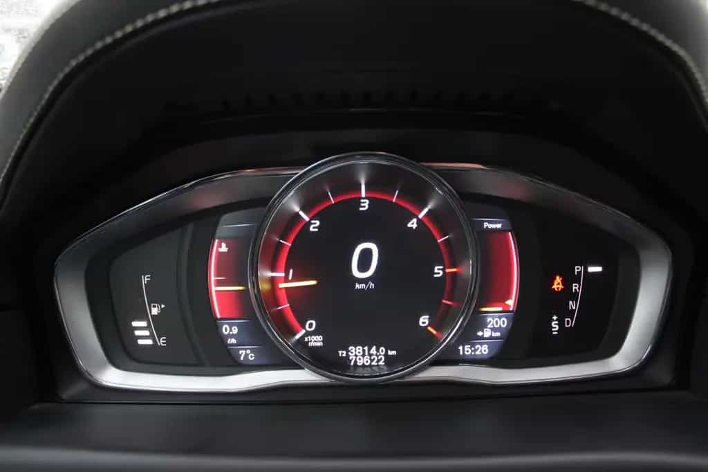 Volvo V70 Kombi D4 Inscription/Auto./Leder/Navi/AHK 01/2016-photo-35