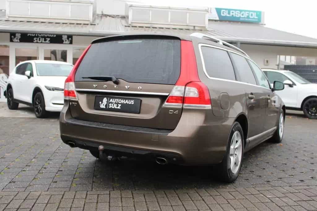 Volvo V70 Kombi D4 Inscription/Auto./Leder/Navi/AHK 01/2016-photo-4