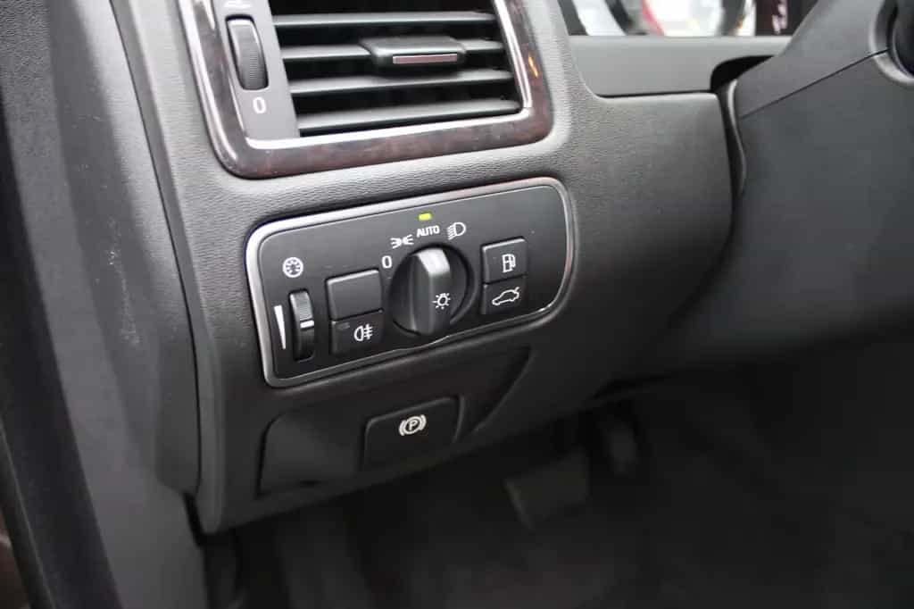 Volvo V70 Kombi D4 Inscription/Auto./Leder/Navi/AHK 01/2016-photo-42