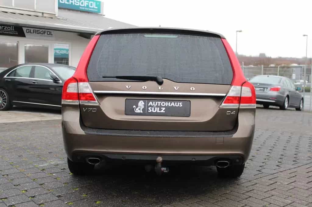 Volvo V70 Kombi D4 Inscription/Auto./Leder/Navi/AHK 01/2016-photo-5