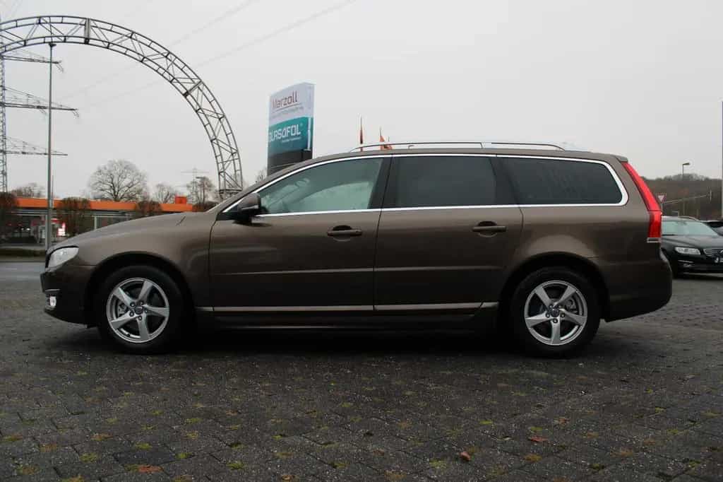 Volvo V70 Kombi D4 Inscription/Auto./Leder/Navi/AHK 01/2016-photo-6