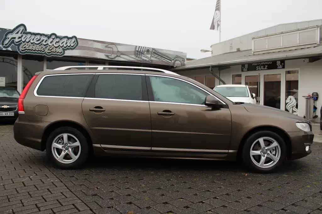Volvo V70 Kombi D4 Inscription/Auto./Leder/Navi/AHK 01/2016-photo-7