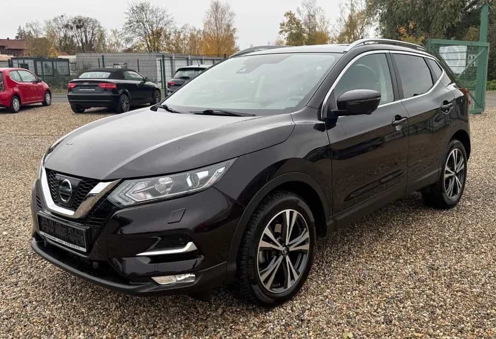 Nissan Qashqai N-Connecta Panorama-Dach,Navi,Garantie 03/2018-photo-1