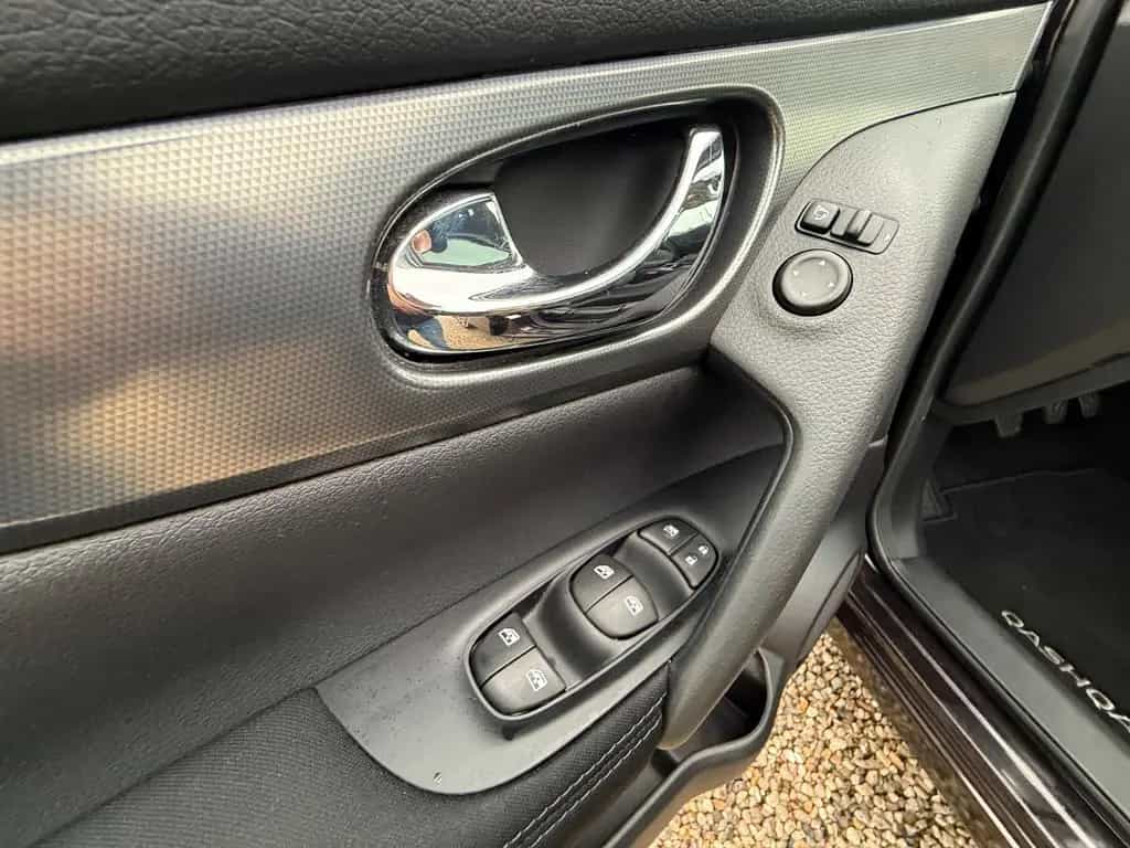Nissan Qashqai N-Connecta Panorama-Dach,Navi,Garantie 03/2018-photo-14