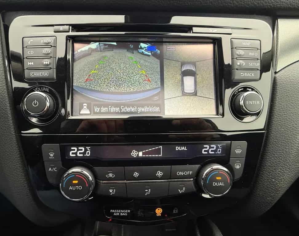 Nissan Qashqai N-Connecta Panorama-Dach,Navi,Garantie 03/2018-photo-19